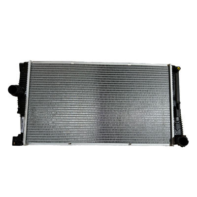 Bom preço. 17117626560 OE NO. Peças para automóveis Radiador de alumínio Tanque de água de plástico para BMW F18 F10 F11 on-line